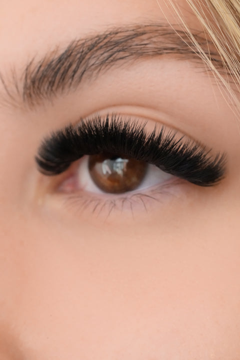 Mega Volume Lashes